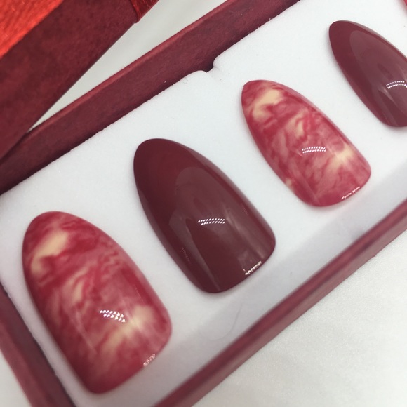 Red Marble Press-On Nails - Picture 4 of 5